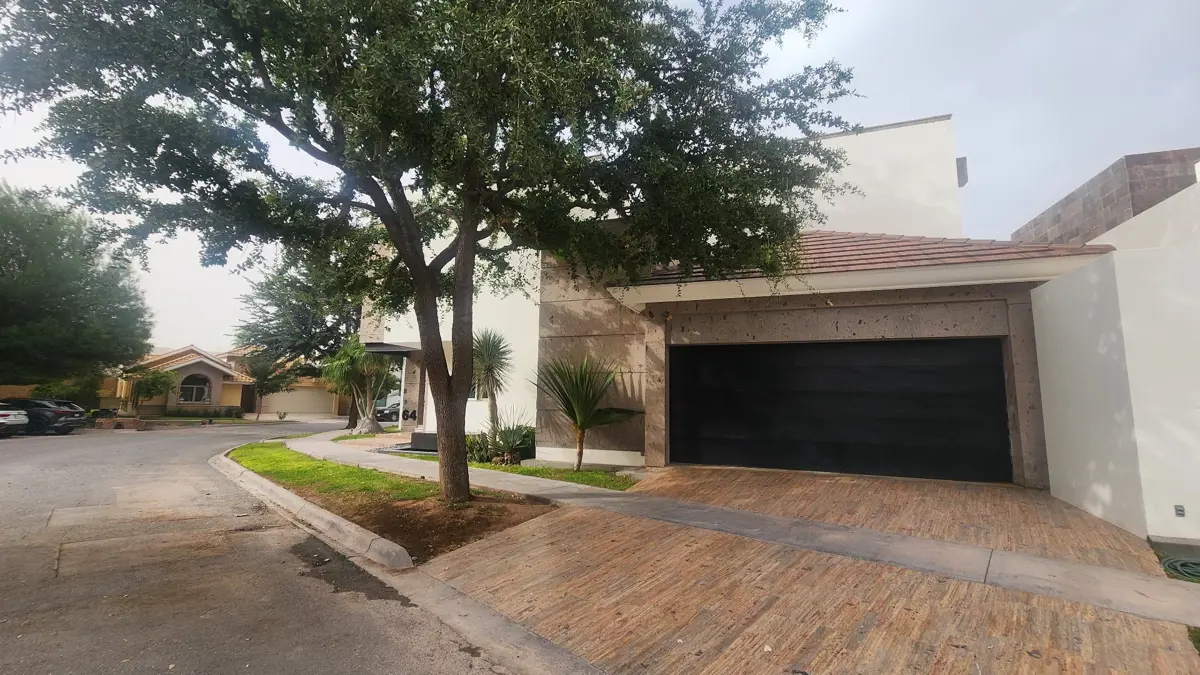 Vista 2 de Casa en Venta Frente a Área Verde en Las Villas, Torreón Coahuila