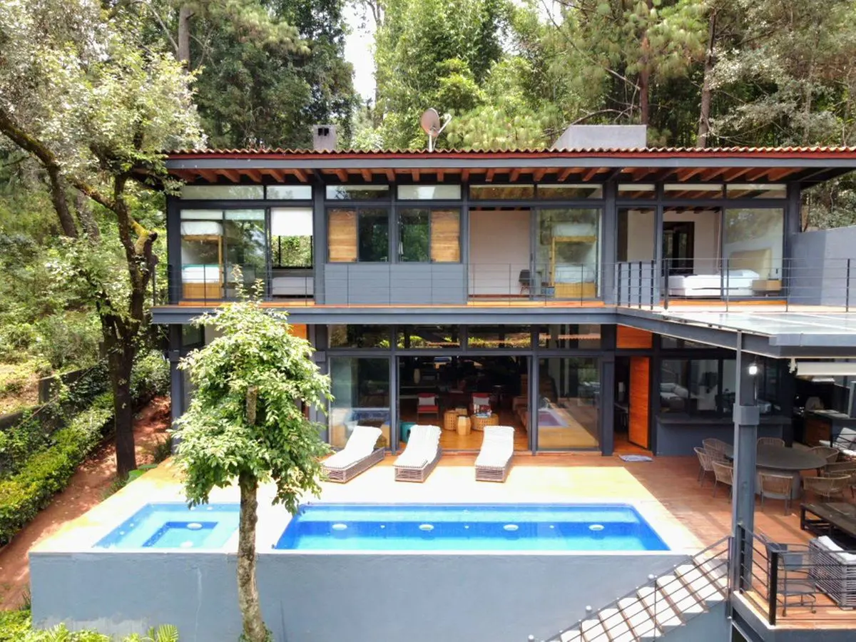 Casa en venta en Avandaro, Valle de Bravo — foto 1 de 48