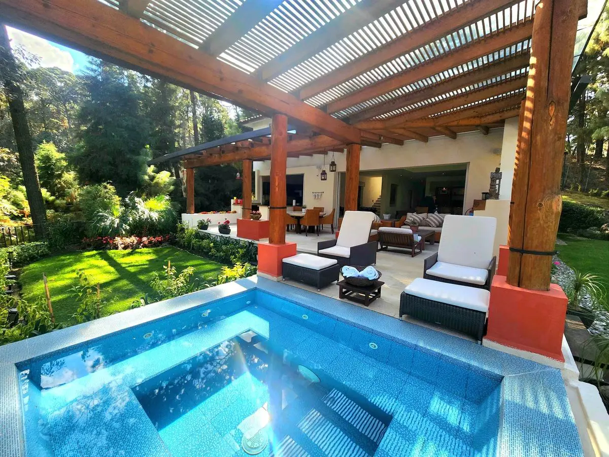 Casa en venta en Avandaro, Valle de Bravo — foto 1 de 47