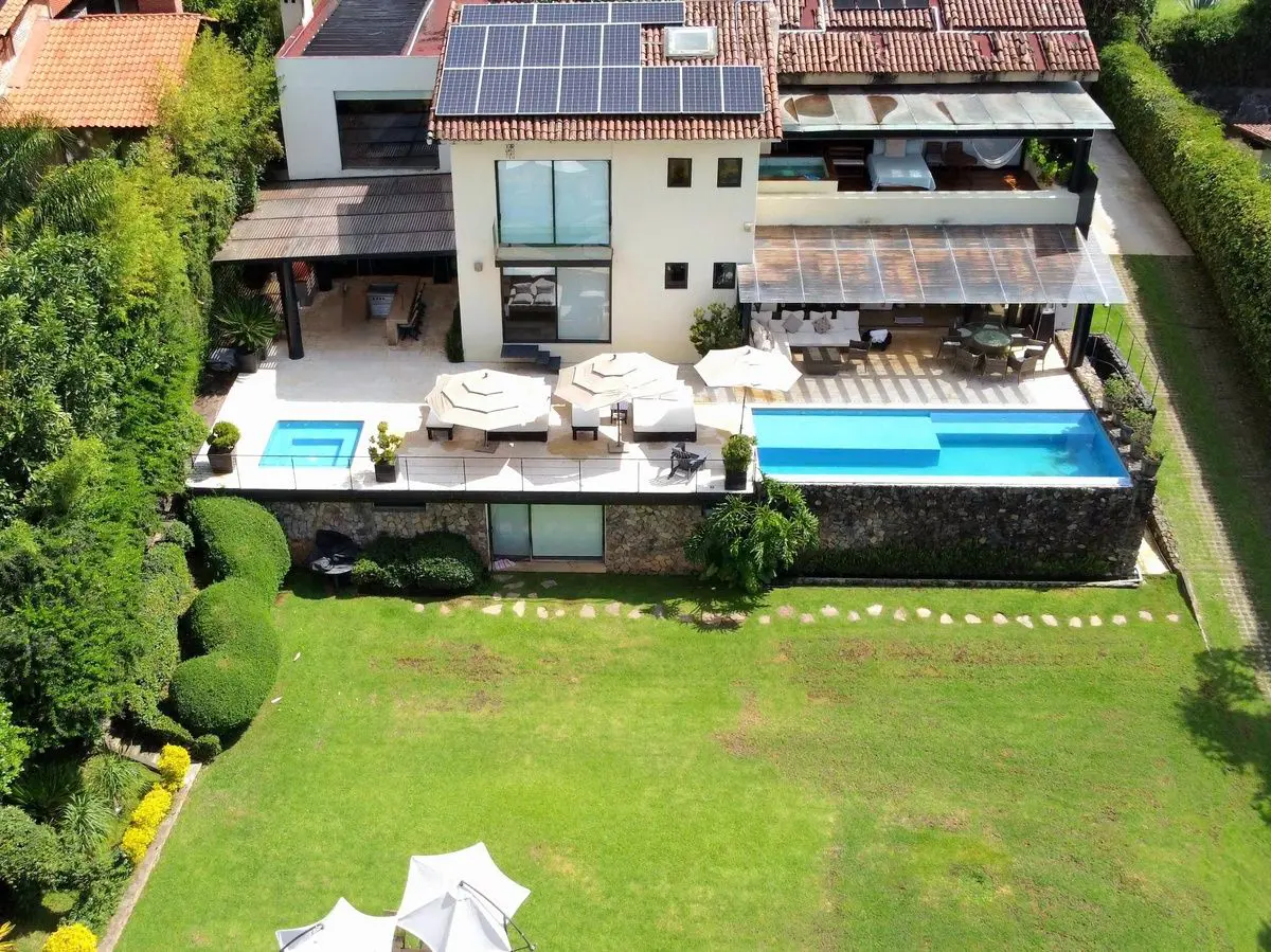 Casa en venta en Avandaro, Valle de Bravo — foto 1 de 46