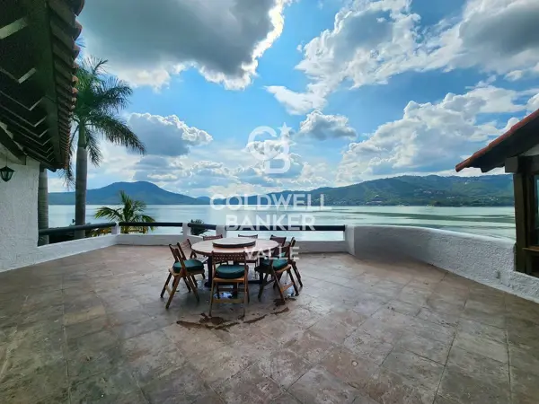 Casa en renta en La Peña, Valle de Bravo — foto 2 de 32