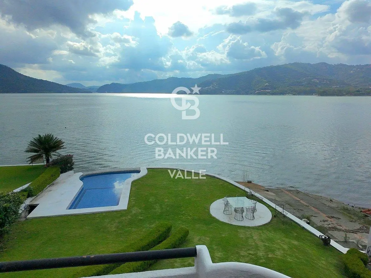 Casa en renta en La Peña, Valle de Bravo — foto 1 de 32