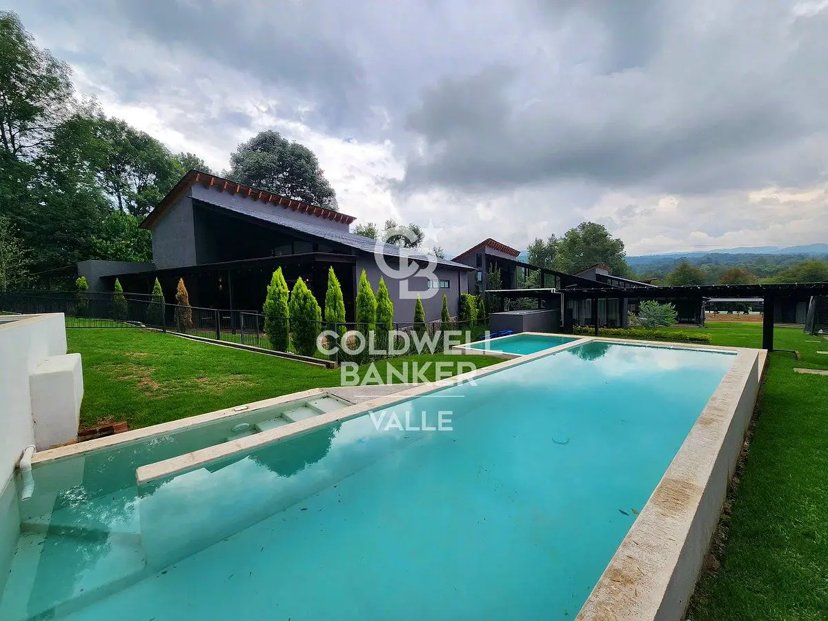 Casa en venta en San Mateo Acatitlán, Valle de Bravo — foto 1 de 27
