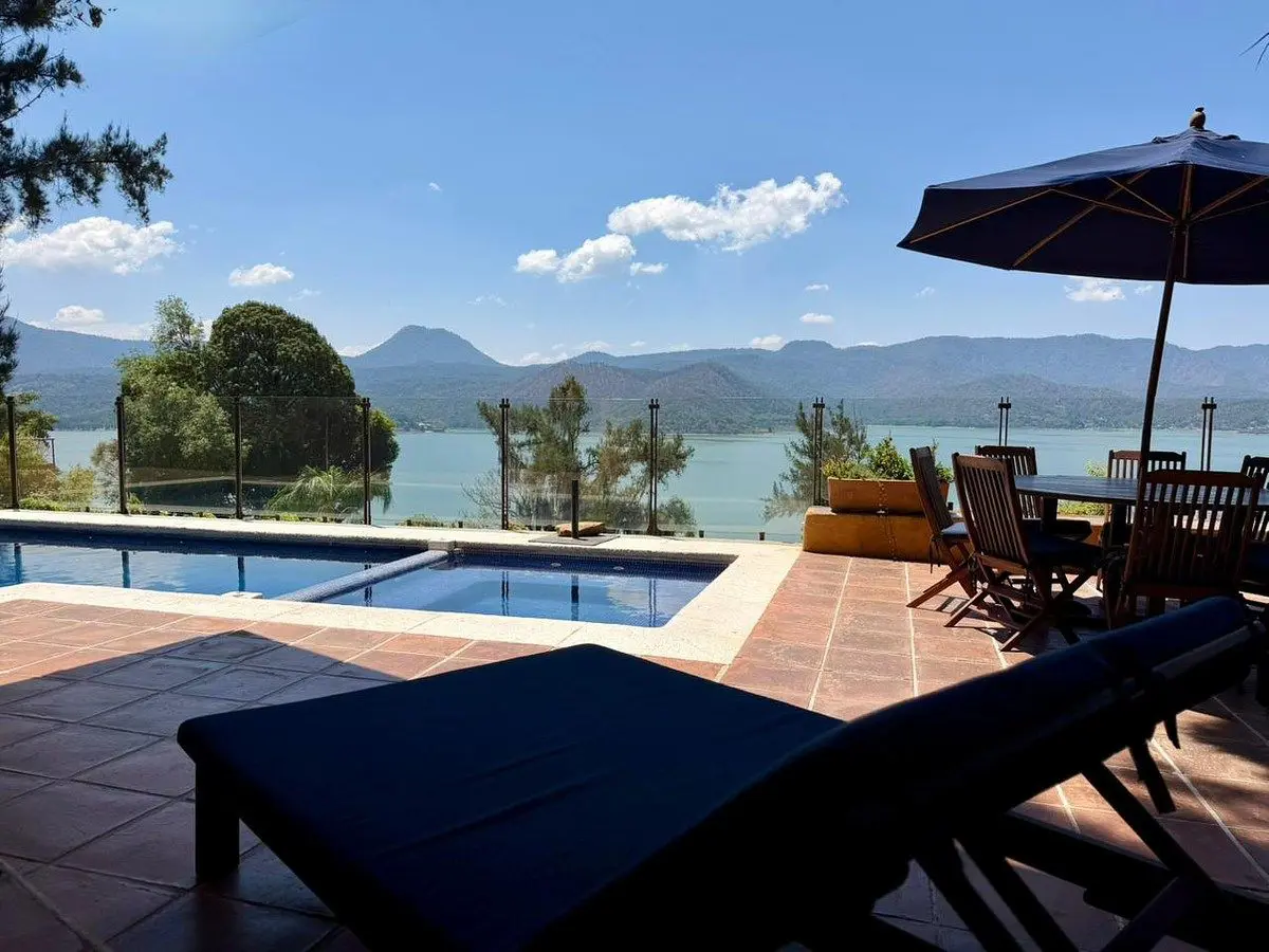 Casa en renta en La Peña, Valle de Bravo — foto 1 de 20