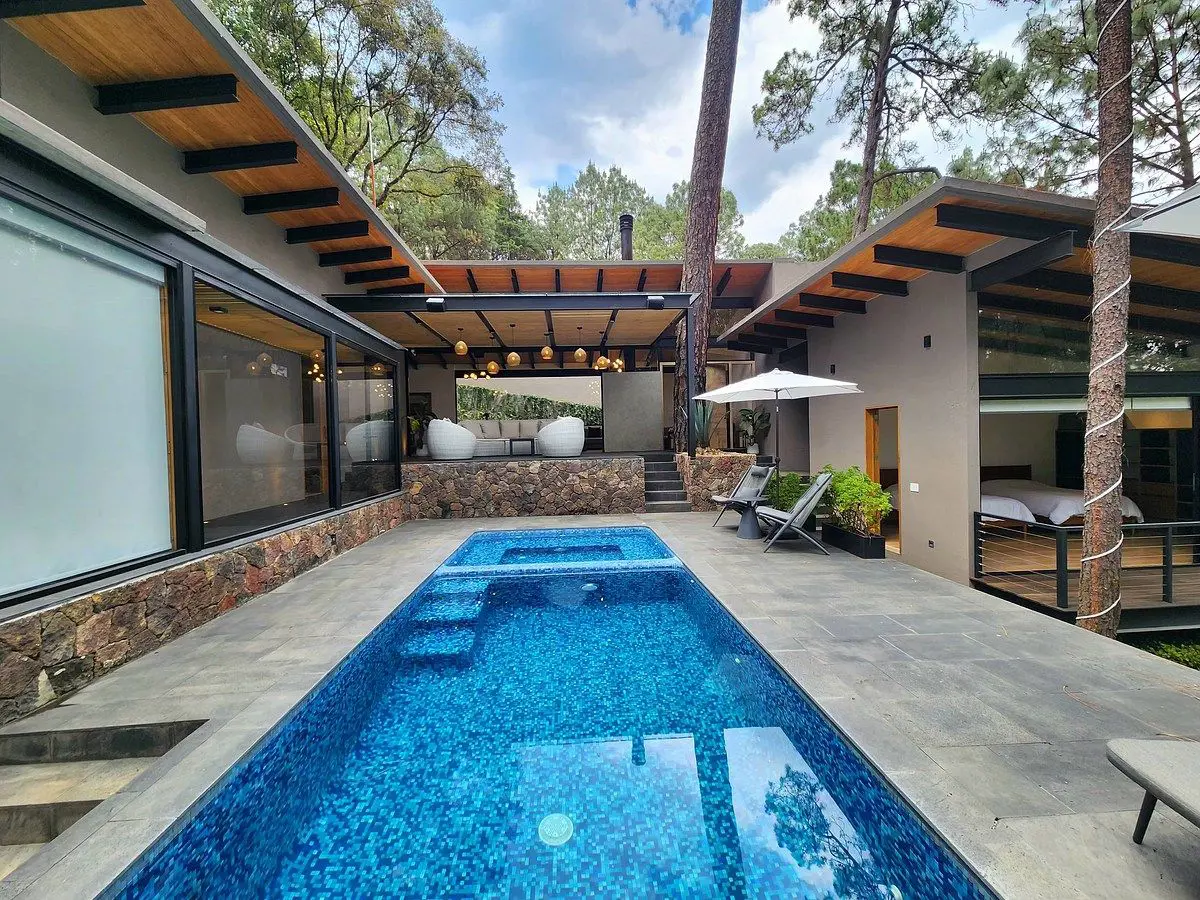 Casa en venta en Avandaro, Valle de Bravo — foto 1 de 38