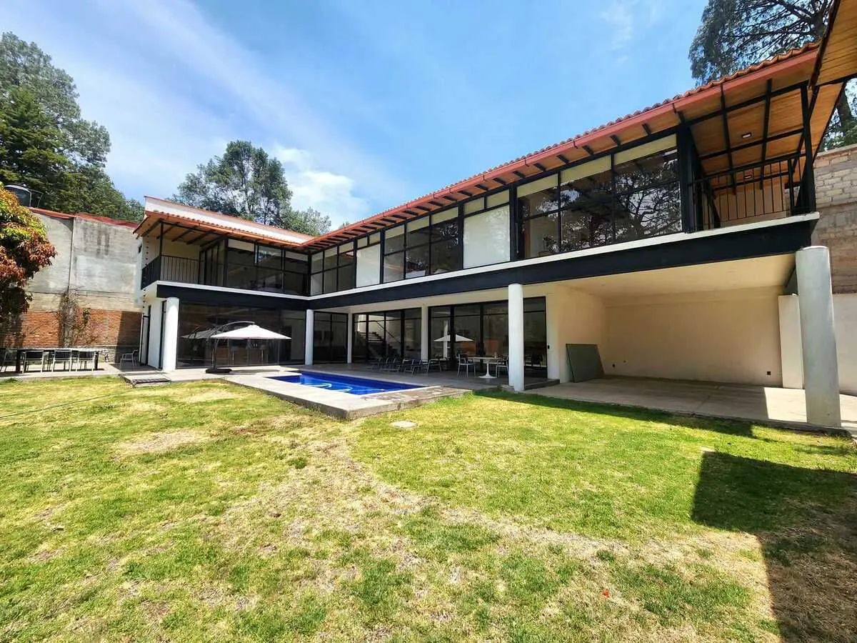 Casa en venta en Avandaro, Valle de Bravo — foto 1 de 41