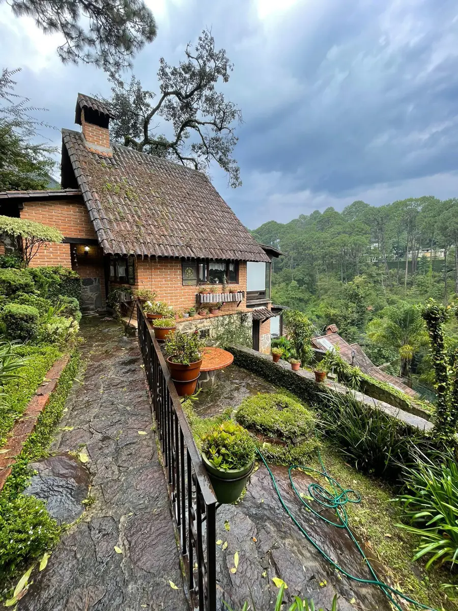 Casa en venta en Avandaro, Valle de Bravo — foto 1 de 17