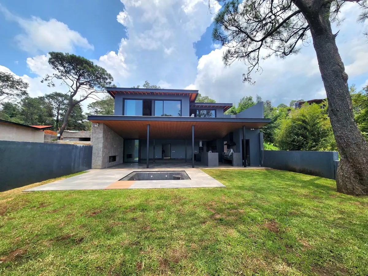 Casa en venta en Avandaro, Valle de Bravo — foto 1 de 22