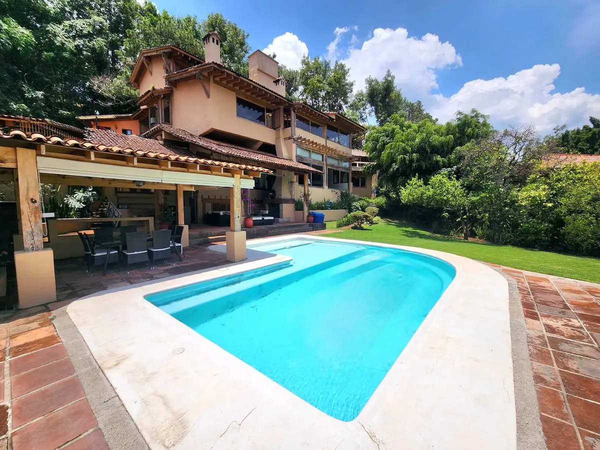 Casa en renta en Valle de Bravo, Valle de Bravo — foto 1 de 46