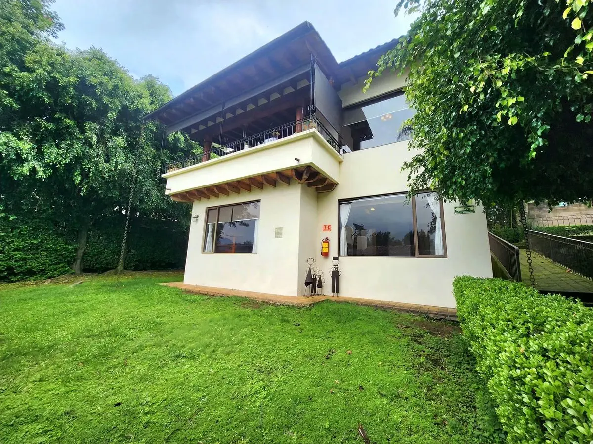 Casa en renta en Avandaro, Valle de Bravo — foto 1 de 25