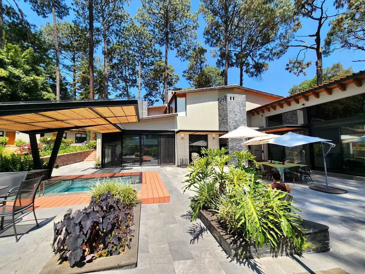Casa en venta en Avandaro, Valle de Bravo — foto 1 de 48