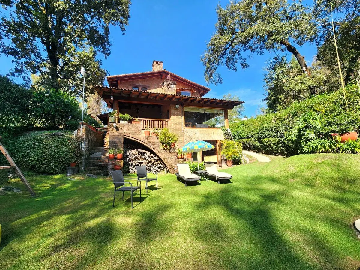 Casa en venta en Avandaro, Valle de Bravo — foto 1 de 37