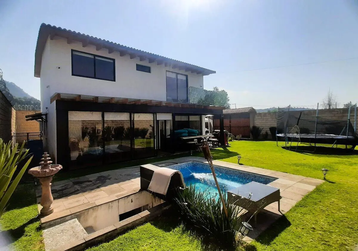 Casa en renta en Santa María Pipioltepec (Pipioltepec), Valle de Bravo — foto 1 de 42