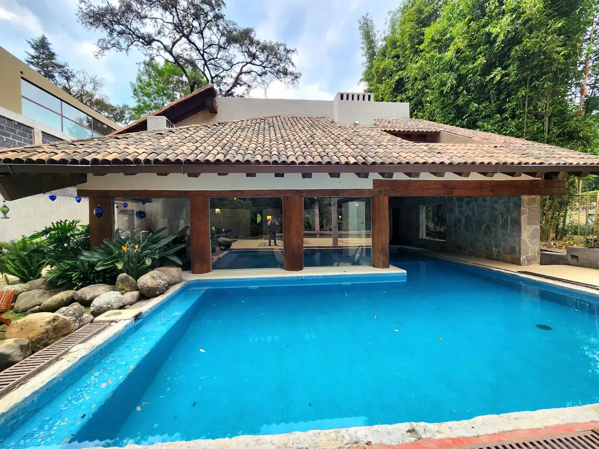 Casa en venta en Avandaro, Valle de Bravo — foto 1 de 35