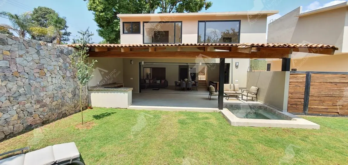 Casa en renta en Avandaro, Valle de Bravo — foto 1 de 9