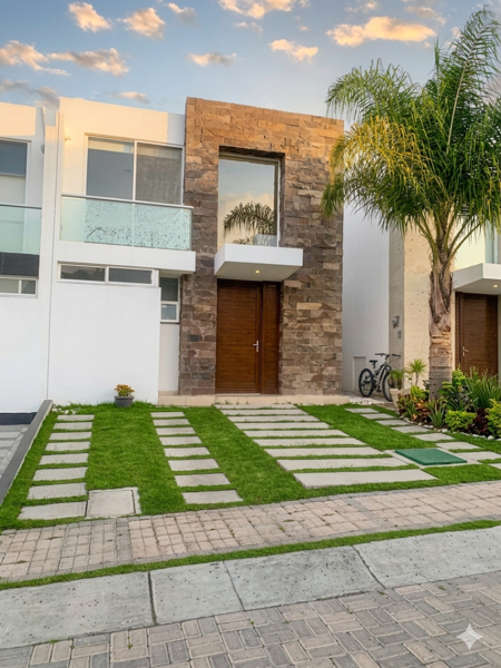Casa en Venta en Lomas de AngelópolisSan Andrés Cholula:Propiedad con Jardín y Amenidades Exclusivas