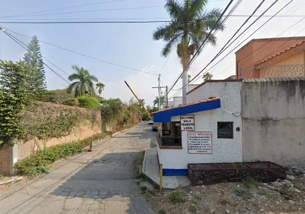 Casa en venta en Lomas de Cuernavaca, compra con el banco, no se aceptan créditos