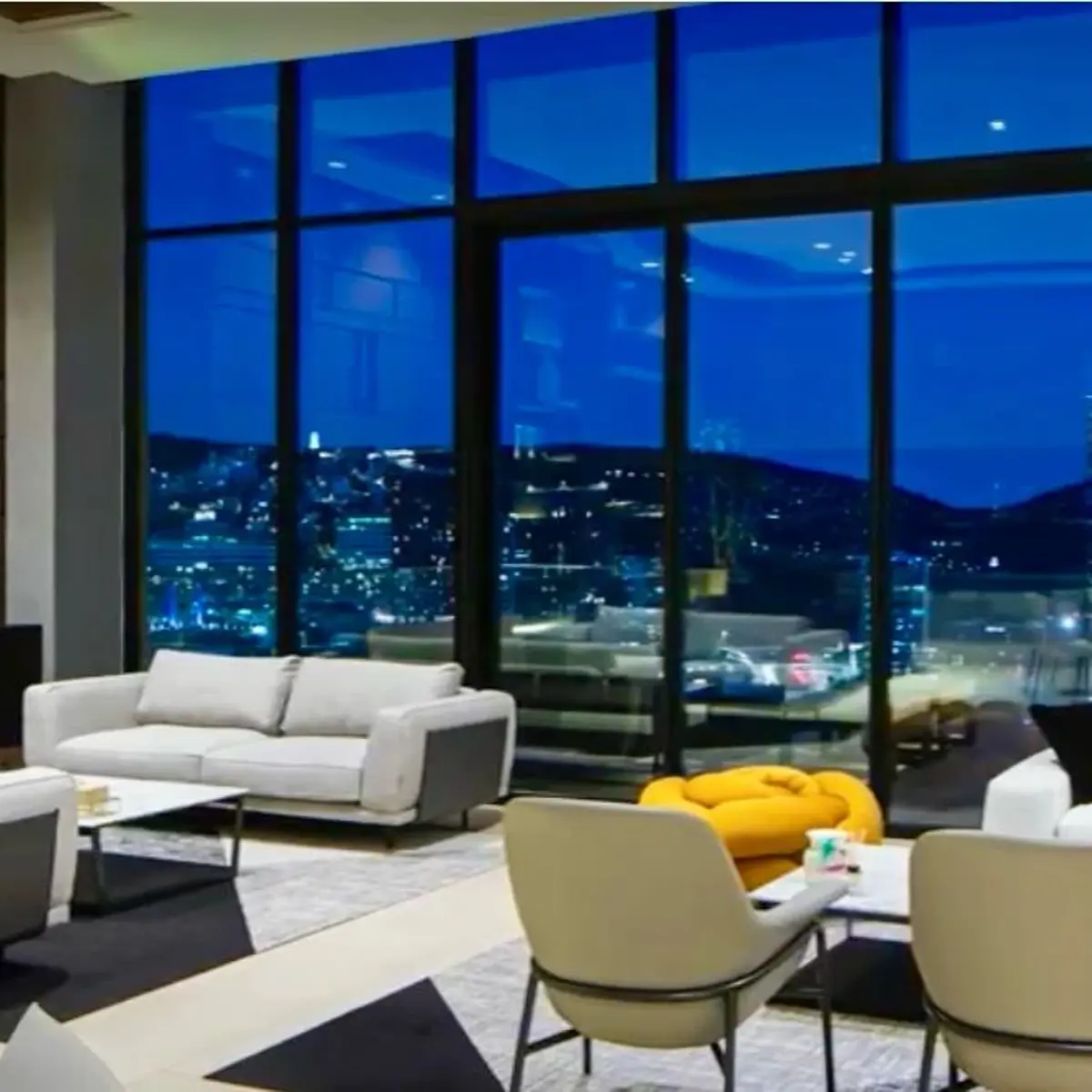 PENTHOUSE EN VENTA EN VALLE ORIENTE PENTHOUSE EN VENTA EN VALLE ORIENTE