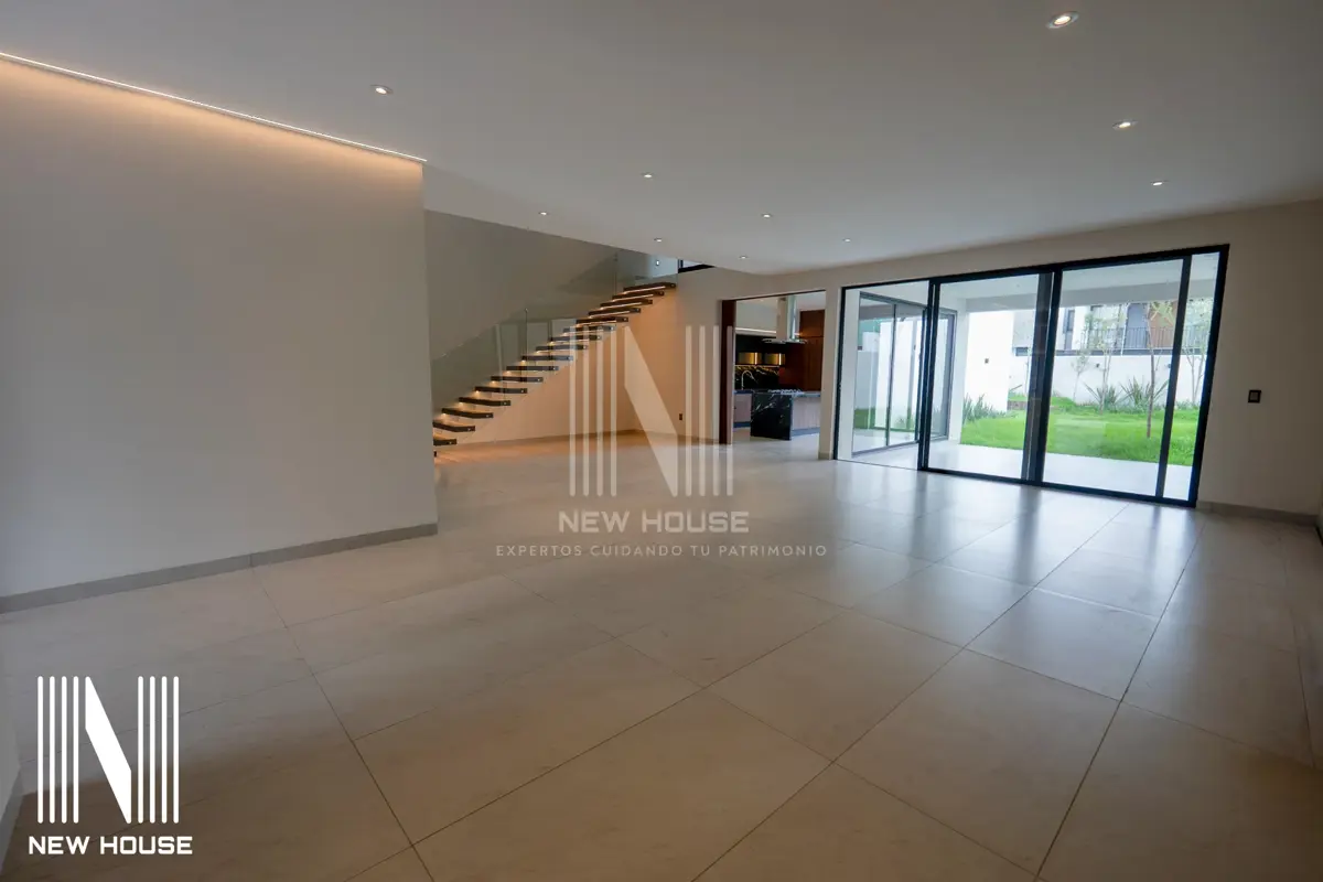 Casa en venta en La Campiña del Bosque, León — foto 1 de 48