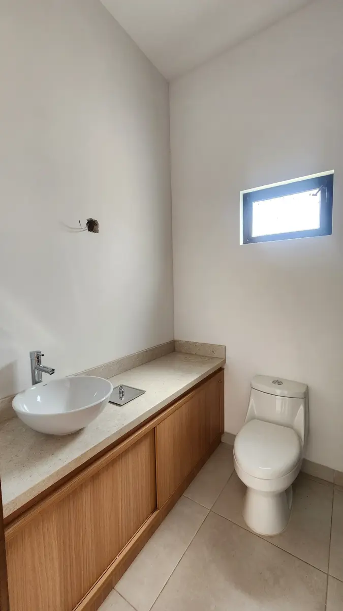 Vista 5 de Casa en Venta con recámara en planta baja, Viñedos