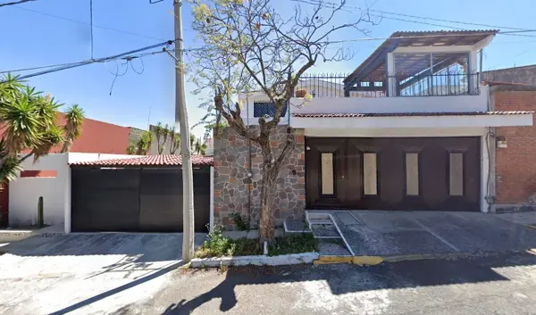 Casa en venta en Lomas de Loreto Puebla, compra con el banco, no se aceptan créditos