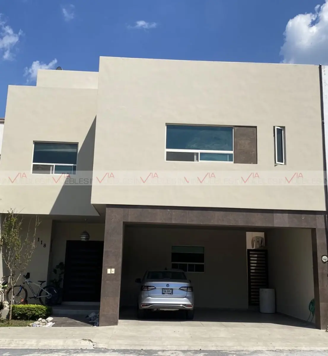 Casa en renta en La Rioja Privada Residencial, Monterrey — foto 1 de 24