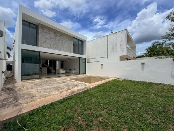 CASA EN VENTA CON GRANDES ESPACIOS  EN PRIVADA EN CHOLUL