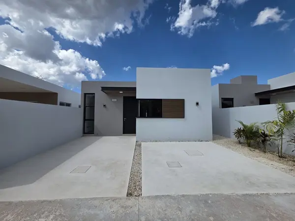 Casa Nueva de Una Planta en Privada en Conkal
