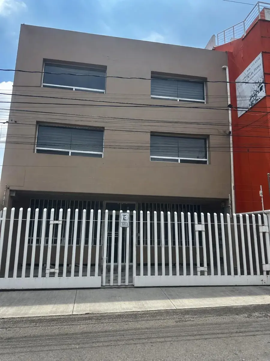 Edificio en renta en Estrella, Querétaro — foto 1 de 11
