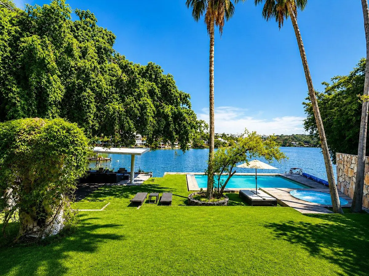 Casa en Tequesquitengo | Residencia de Un Nivel a Orilla del Lago con Muelle, Alberca, Terreno Plano Casa en Tequesquitengo | Residencia de Un Nivel a Orilla del Lago con Muelle, Alberca, Terreno Plano