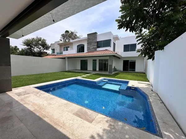 Casa en La Toscana | Residencia con Alberca Privada, Seguridad y Acabados de Lujo