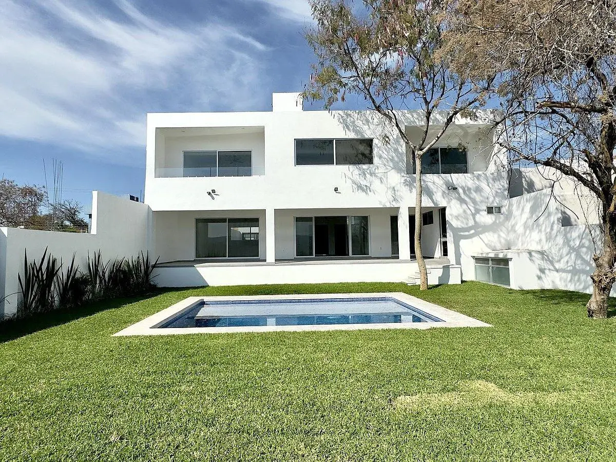 Casa En Burgos | 5 Recámaras, Techos Altos, Alberca y Espacios Amplios Casa En Burgos | 5 Recámaras, Techos Altos, Alberca y Espacios Amplios