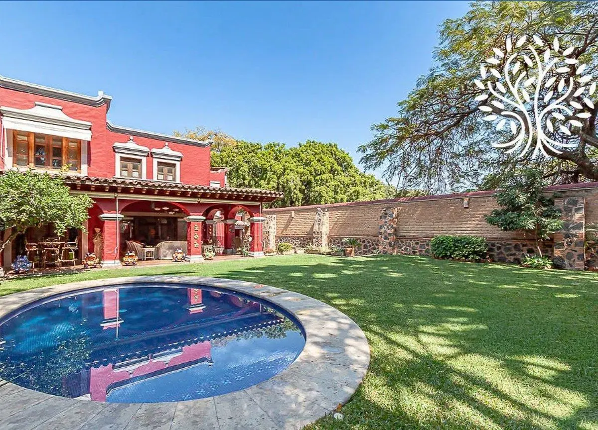Casa en Palmira Tinguindin | Elegancia Colonial, Jardín Privado y Alberca Climatizada Casa en Palmira Tinguindin | Elegancia Colonial, Jardín Privado y Alberca Climatizada
