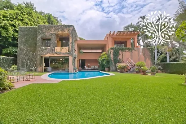 CASA alado de las quintas