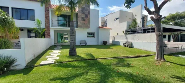 Casa en Fraccionamiento Exclusivo | Doble Altura, Jardín y Amenidades Premium