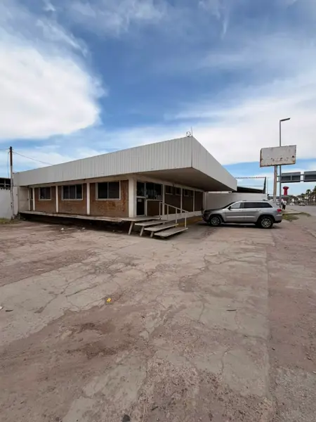 NAVE CON OFICINAS EN RENTA