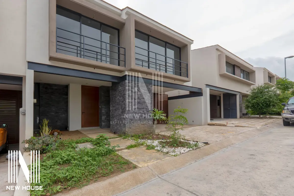 Casa en venta en El Molino Residencial y Golf, León — foto 1 de 40