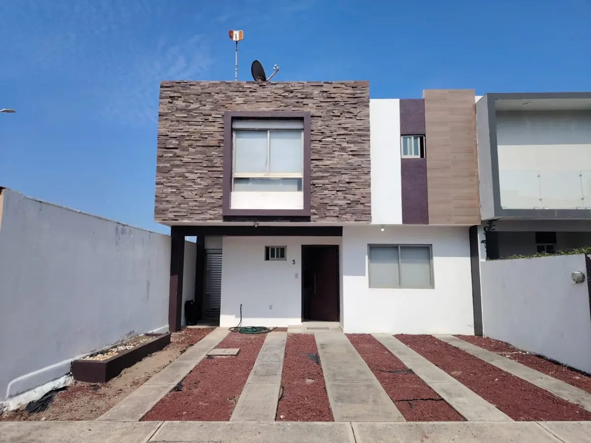 Casa en renta en Lomas de la Rioja, Alvarado — foto 1 de 17