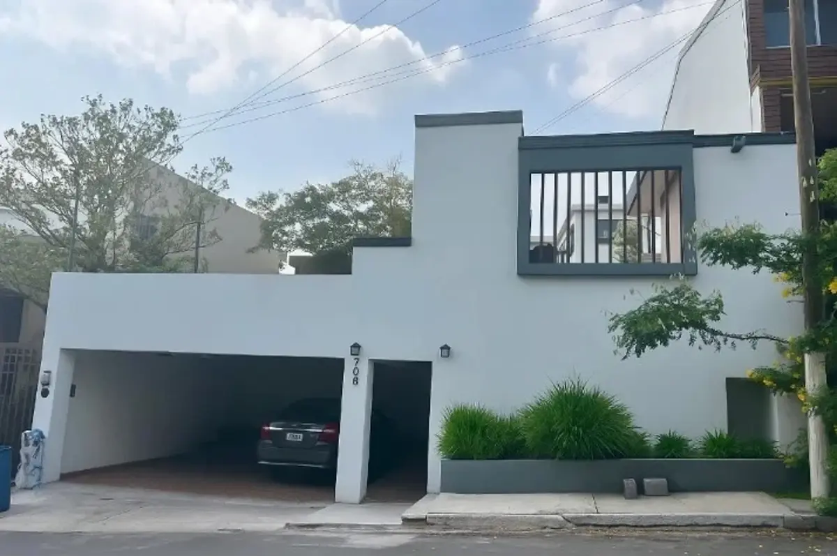 Casa en venta en Lomas del Roble, San Nicolás de los Garza — foto 1 de 15