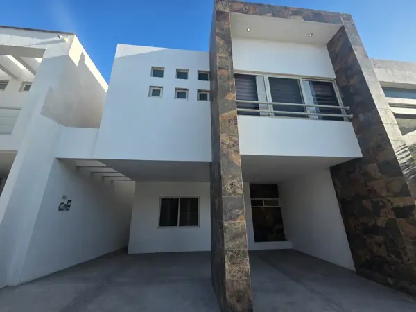 Casa en Venta en Fraccionamiento Santa Bárbara, Torreón - Ideal para Familias Casa en Venta en Fraccionamiento Santa Bárbara, Torreón - Ideal para Familias