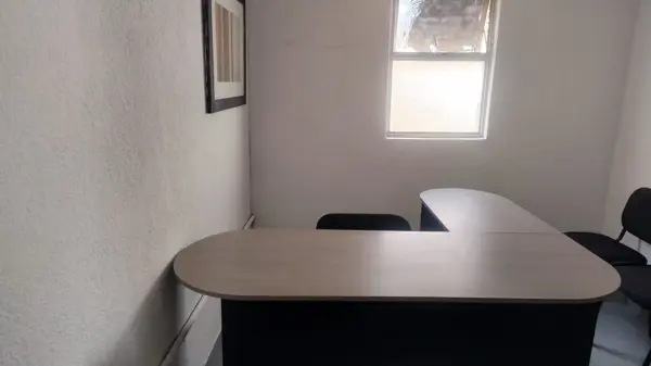 Oficina en renta en Camino Real con servicios incluidos