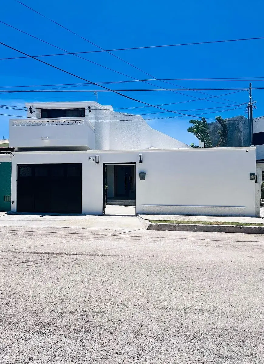 Casa en venta en Jardines de Mérida, Mérida — foto 1 de 36