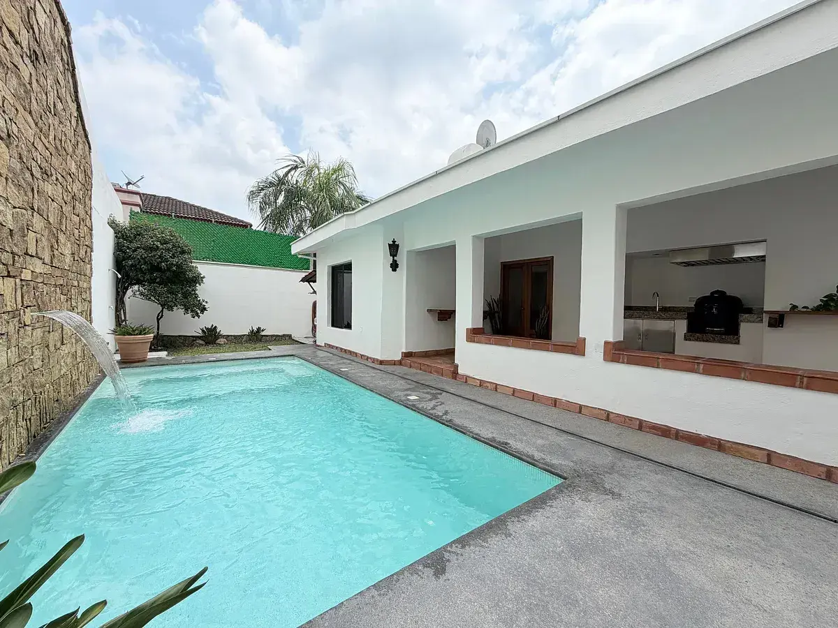 Casa en venta en Valle Alto, Monterrey — foto 1 de 16