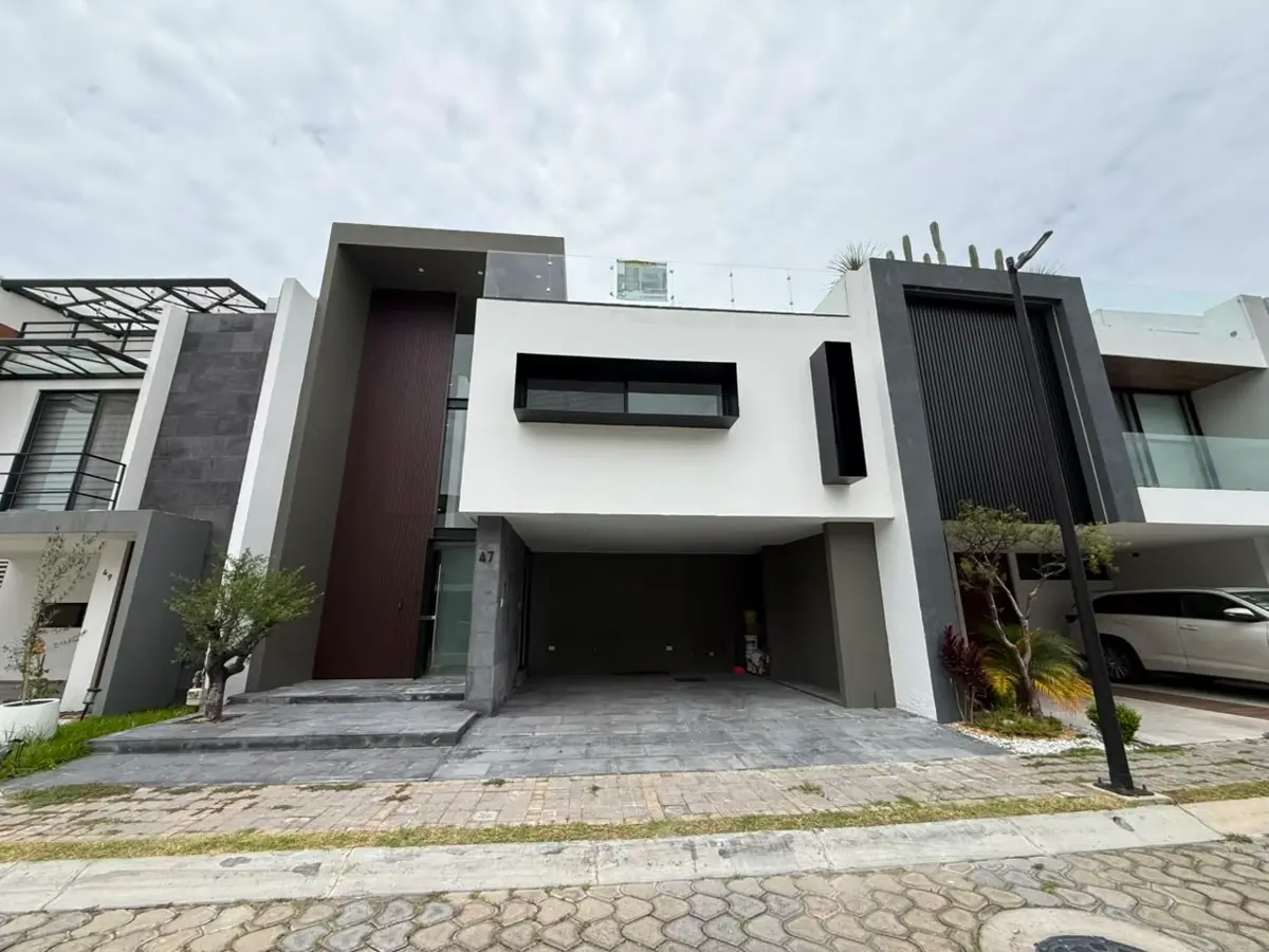 Casa en venta en Lomas de Angelópolis, San Andrés Cholula — foto 1 de 32
