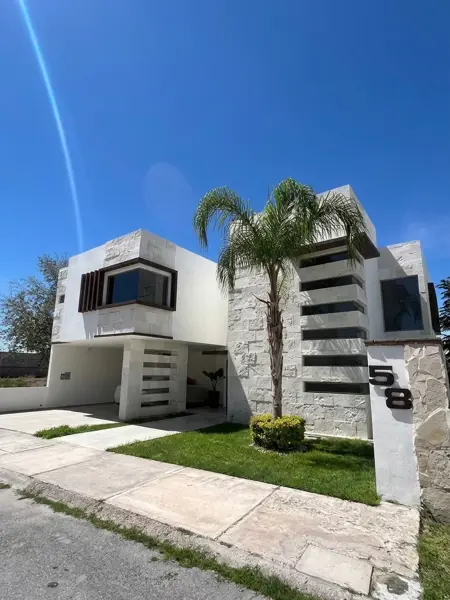 En Venta Residencia de Súper Lujo 100% Amueblada en Las Trojes