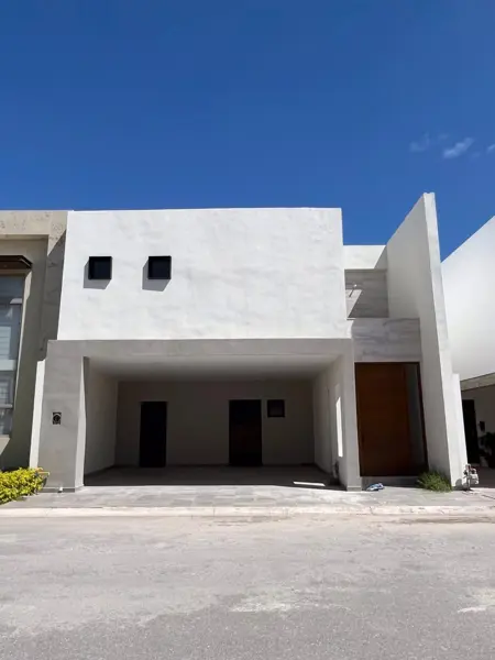 Exclusividad en Viñedos: Casa Moderna con Cancha de Pádel, Alberca y Acabados de Lujo