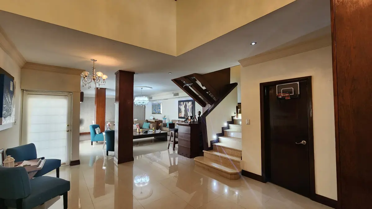 Vista 2 de Casa en Venta con terraza y alberca en Residencial Campestre la Rosita, Torreón, Coahuila