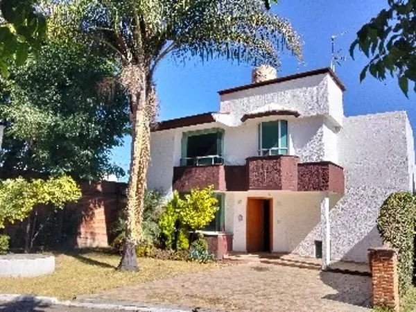 Casa en Venta con Amplio Jardin en Cholula
