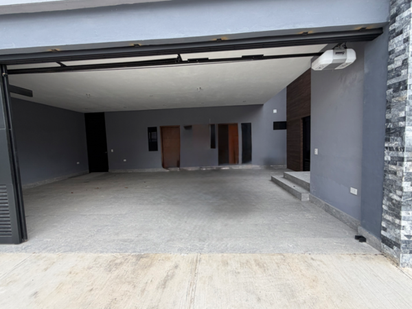 Casa en venta en Bosques de las Misiones Sector Encino, Santiago — foto 2 de 35