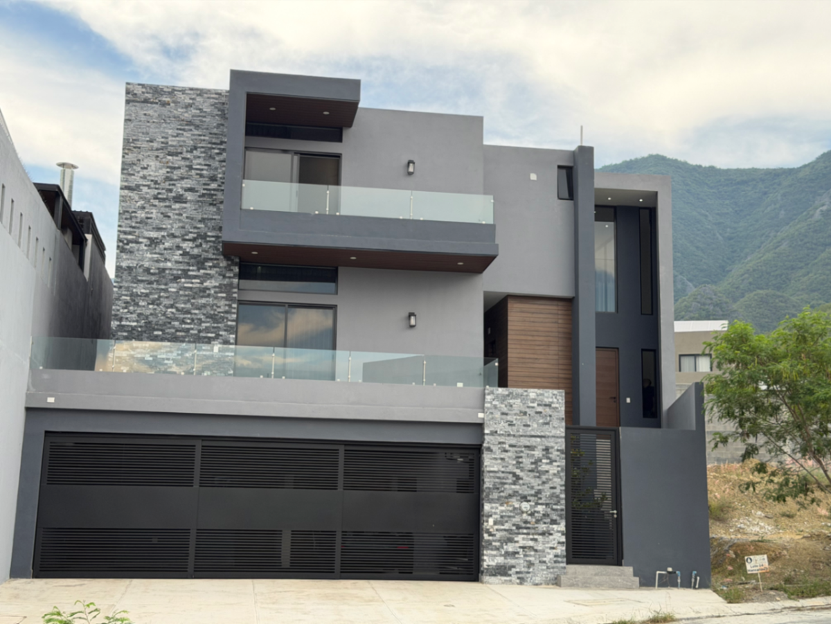 Casa en venta en Fracc. Bosques de las Misiones. Terraza, vistas, elevador Casa en venta en Fracc. Bosques de las Misiones. Terraza, vistas, elevador